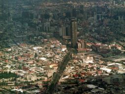 Los ciudadanos que señala el conteo oficial son 20 millones, el sistema de alcantarillado no da abasto. ARCHIVO /