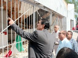 El presidente municipal de Guadalajara, Ramiro Hernández, durante el recorrido en el mercado municipal Pedro Ogazón.  /