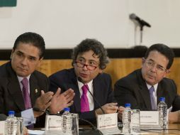 Silvano Aureoles (i), Salvador Camarena (c) y Francisco Arroyo (d) durante el Foro Tricamaral sobre las drogas. NTX /