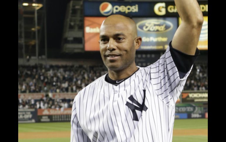 Mariano Rivera tuvo una emotiva salida del terreno con el uniforme de locales de los Yanquis. AP /
