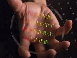 El nuevo acelerador se alimenta a través de una fuente de zafiro dopado con titanio. EFE /