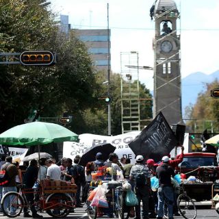La CNTE y SME marchan sobre Avenida Reforma