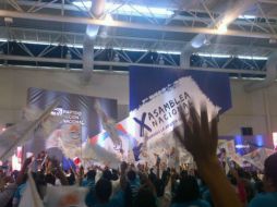 Jóvenes panistas celebran el triunfo de su candidato. Tomada de @MaRyCaR_V en Twitter. ESPECIAL /