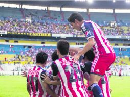 Chivas aún puede calificar, mientras que el Atlas trata de salvar el puesto de su entrenador. MEXSPORT /