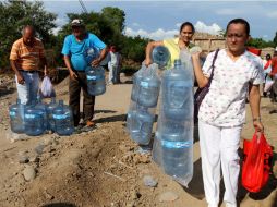 Las autoridades sanitarias aconsejaron a los damnificados beber agua embotellada, hervida o desinfectada. NTX /