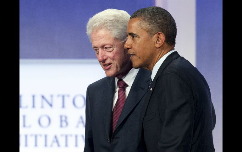 El expresidente Bill Clinton (i) con el presidente Barack Obama AP /