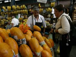 Aumentos en los precios impactan la economía familiar. ARCHIVO /