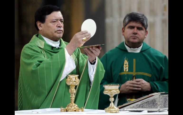 El cardenal Rivera oficial la misa dominical en la Catedral Metropolitana. NTX /