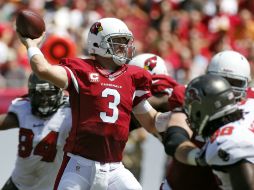 Carson Palmer (3) comandó a los Cardenales a una victoria frente a los Bucaneros. AP /