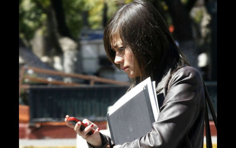 Con media hora de exposición a las radiaciones de los teléfonos celulares 4G basta para afectar negativamente al cerebro. ARCHIVO /