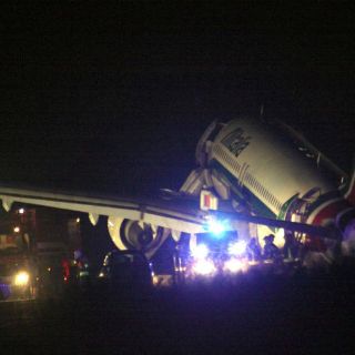 Avión realiza aterrizaje forzoso en Roma