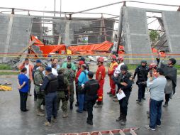 Movilización de cuerpos de auxilio y de autoridades, tras el derrumbe que mató a un niño en Nuevo León. NTX /