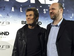 El actor Willem Dafoe (i) y David Cage durante la presentación del videojuego ''Beyond Dos Almas''. EFE /