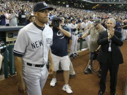 Mariano pisa por última vez una cancha de beisbol como profesional. AP /