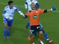 Akesson reacciona así tras su anotación al Varbergs. ESPECIAL /