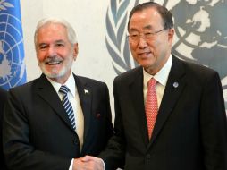 El canciller nicaragüense Samuel Santos (i) se reúne con el secretario general de la ONU, Ban Ki-moon (d). AP /