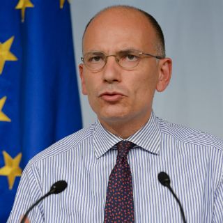 Letta rechaza las dimisiones de cinco ministros de Berlusconi