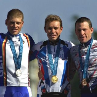 El COI recibe medalla de bronce de Armstrong