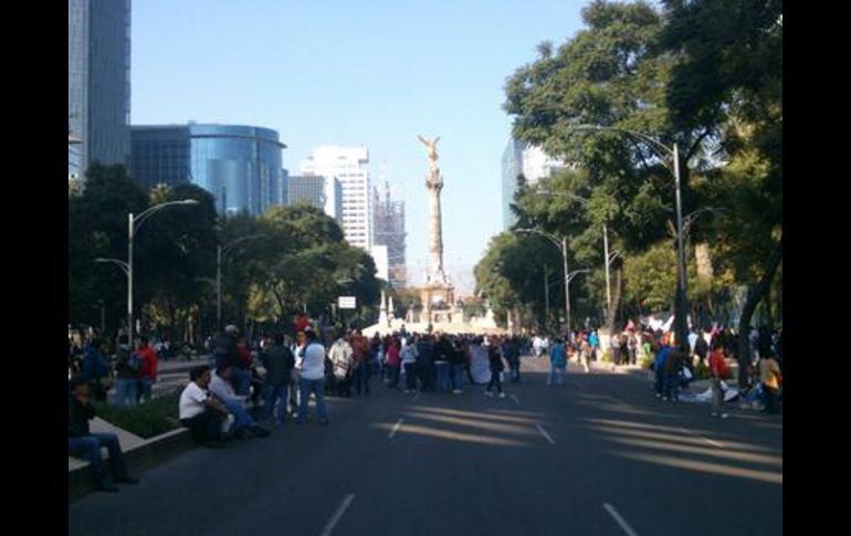 Paseo de la Reforma se encuentra cerrada en ambos sentidos. Imagen de @@aspergeriano ESPECIAL /