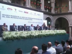 Asistentes a la sesión de la Junta de Coordinación del Área Metropolitana de Guadalajara.  /