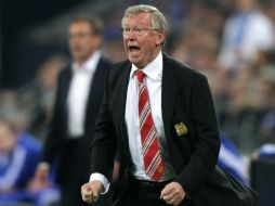 Sir Alex Ferguson asegura que vive una nueva vida y no piensa en el futbol. ARCHIVO /