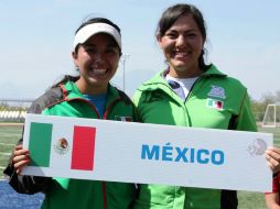 Mariana y Alejandra celebran avanzar en la competencia. ESPECIAL /