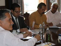 Miembros de la Asamblea Magisterial de Jalisco se reunieron con el secretario general de Gobierno, Arturo Zamora. ESPECIAL /