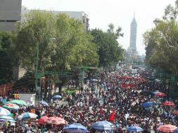 Aspecto del inicio de la marcha que parte desde la plaza de las Tres Culturas rumbo al centro capitalino. SUN /
