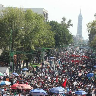 Marchan en el DF por el Movimiento Estudiantil de 1968