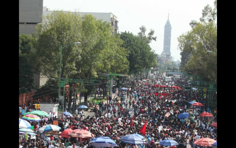 Aspecto del inicio de la marcha que parte desde la plaza de las Tres Culturas rumbo al centro capitalino. SUN /