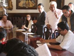 Miembros de la Asamblea Magisterial se reunieron con el Secretario General de Gobierno, Arturo Zamora. ESPECIAL /