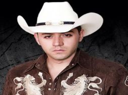 El cantante grupero no quiere despegarse de la música. ESPECIAL /