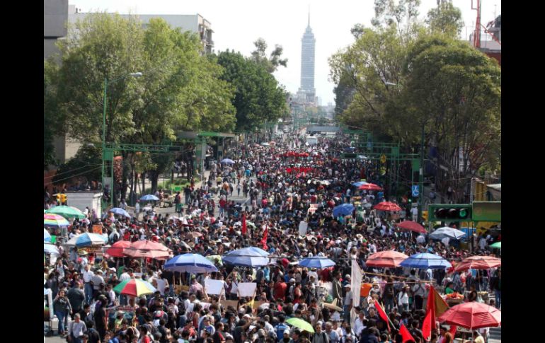 Miles de manifestantes realizaron una marcha y un mitin para rememorar la matanza de 1968. SUN /