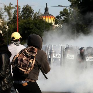 Reportan otro choque violento frente al Senado