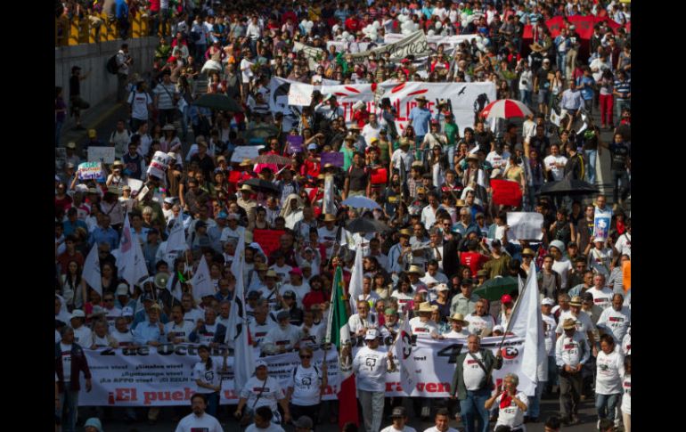 A las 17:50 horas llegó la vanguardia del contingente al Ángel de la Independencia, procedente de la Plaza de las Tres Culturas. NTX /