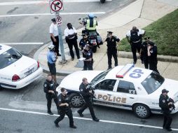 La policía reacciona ante el tiroteo en el Capitolio. AFP /