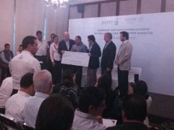 Los recursos destinados al medio ambiente se entregaron en Casa Jalisco.  /