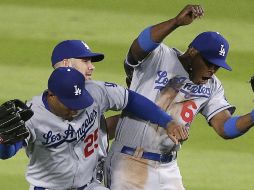 Jugadores de los Dodgers de Los Ángeles celebran la victoria ante los Bravos de Atlanta. AP /