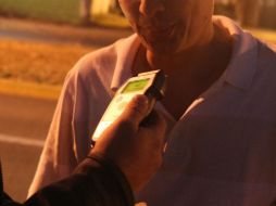Se podrán hacer detenciones de 12 a 36 horas a personas que conduzcan ebrias. ARCHIVO /