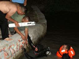 Buzos de la Unidad de Proteccuón Civil realizaron labores de búsqueda. ESPECIAL /