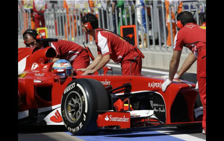 Equipo de Ferrari en las pruebas del GP de Corea del Sur, una carrera que tal vez no se celebre el próximo año. AP /