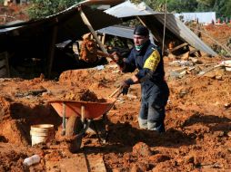 Personal de Protección Civil inspeccionan más de 100 comunidades para dictaminar el nivel de riesgo. ARCHIVO /