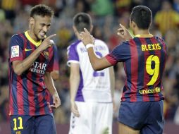Alexis (9) y Neymar brindaron un gran juego para llevarse la victoria ante el Valladolid. EFE /