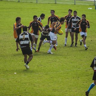 Rhinos se presenta con aplastante victoria