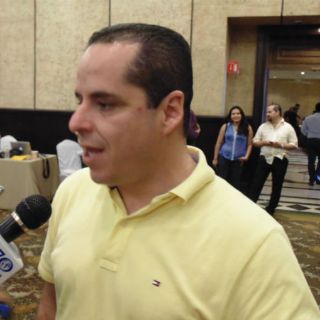 Opositores, sin bases sólidas contra la libre convivencia: Velázquez