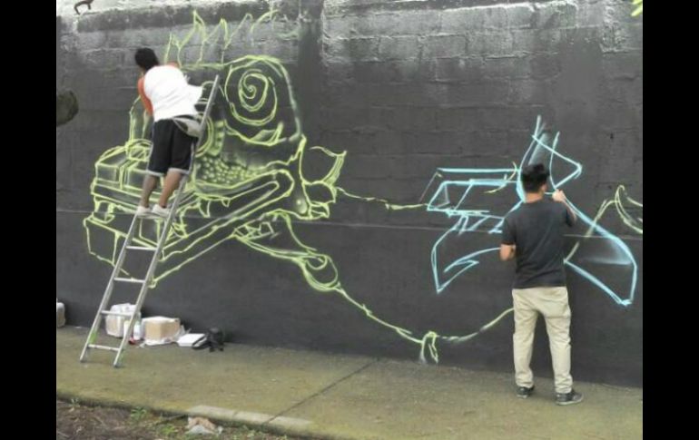 El muro que sirve de lienzo para el aerosol se encuentra ubicado en avenida Washington.  /