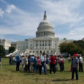 Representantes aprueban pagar salarios pero parálisis sigue en EU