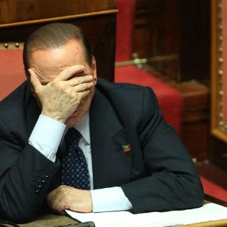 Dan por acabada la era Berlusconi