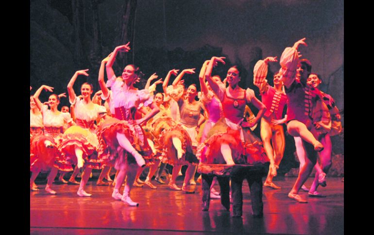 Ballet Nacional Sodre, dirigido por Juliio Bocca, estará presente en la cartelera del Cervantino 2013 para representar a Uruguay. ESPECIAL /