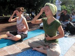 La Ciudad de México fue sede de la segunda clase masiva de yoga ''EnerYÓGAte'', en el Bosque de Chapultepec. NTX /